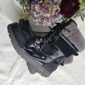 Adirondack III Patent Boot in Gray

UGG

Sz 5